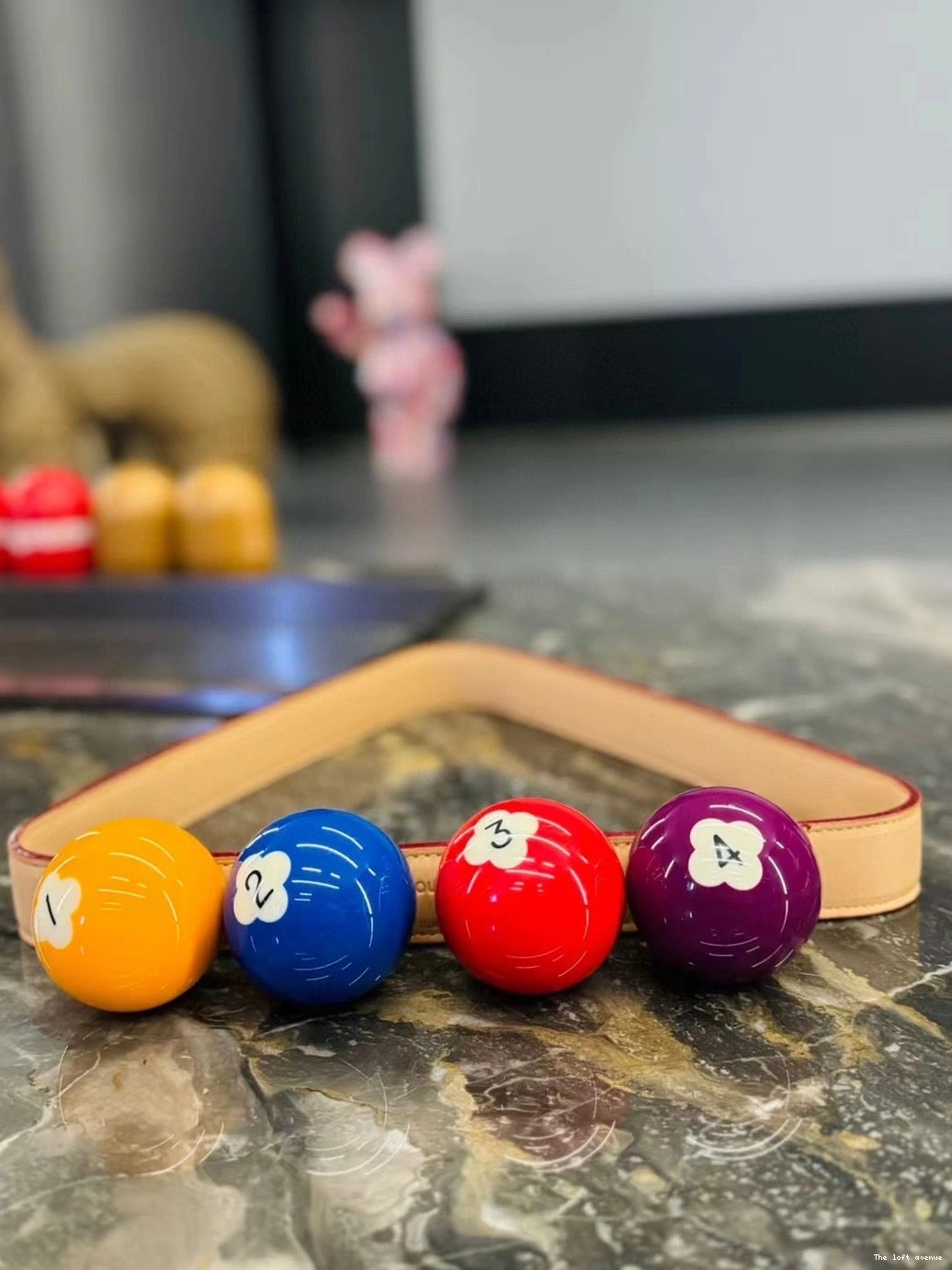 LV TABLE POOL SET 0712